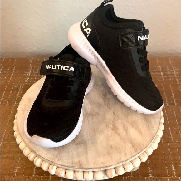 boys sneakers size 6